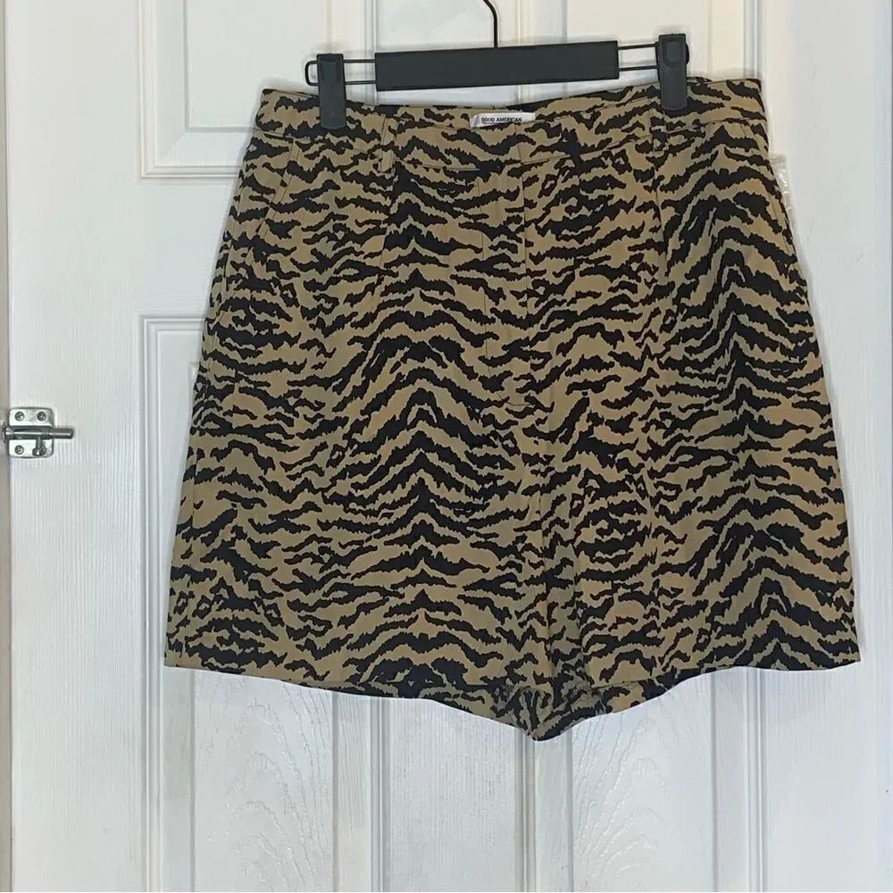 Good American Summer Boss A Line Shorts Sand Zebra Print Size 12